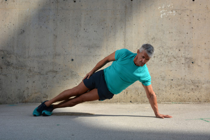 Elderly,Man,Practicing,Sports,On,The,Street Perda de massa muscular em idosos